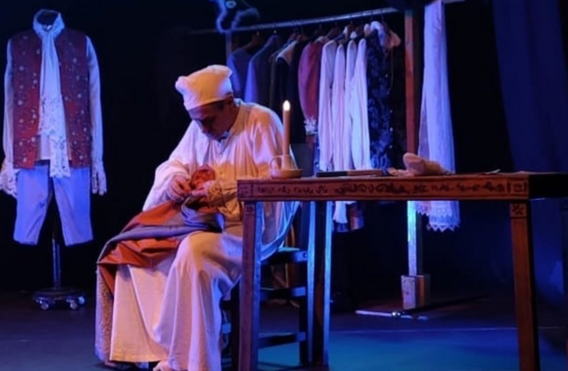 Puntadas con hilo de Higiénico Papel Teatro