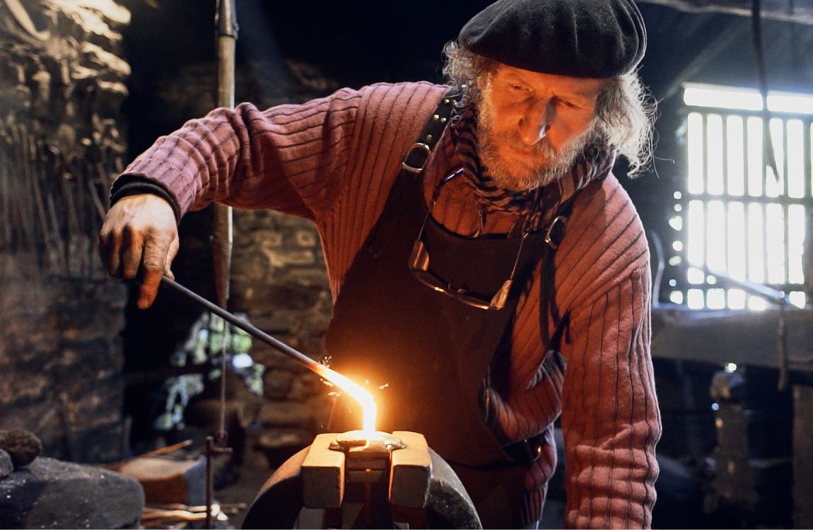 Forja un clavo: taller participativo de Ferreiros de Mazonovo